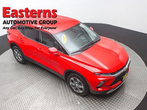 Used 2023 Chevrolet Blazer LT image 3
