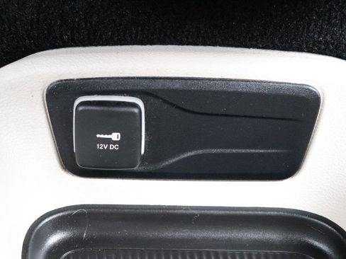 Used 2023 Chrysler Pacifica Touring-L image 46