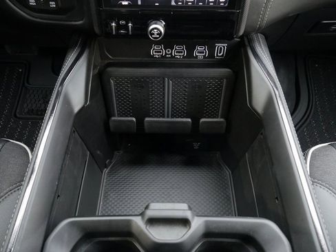 Used 2025 RAM 3500 Limited image 28