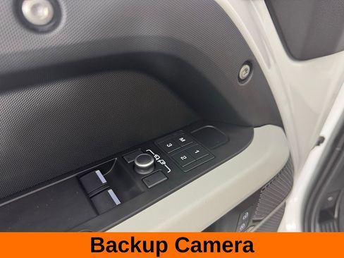 Used 2023 Land Rover Defender 90 X-Dynamic SE image 11