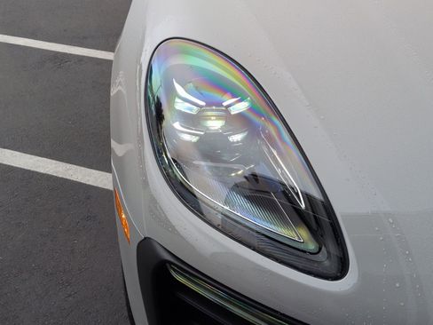 New 2026 Porsche Macan image 11