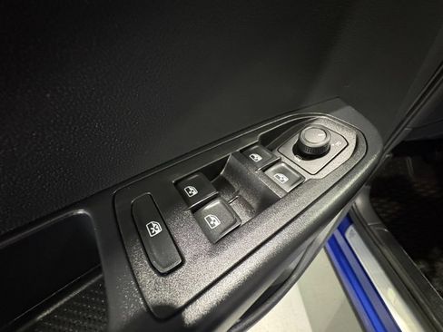 Used 2024 Volkswagen Taos SE w/ Panoramic Sunroof Package FWD image 31