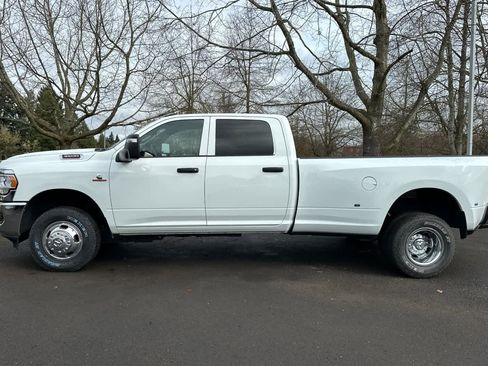 Used 2024 RAM 3500 Tradesman w/ Chrome Appearance Group image 5