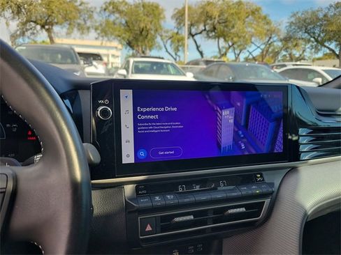 Used 2025 Toyota Camry SE image 17