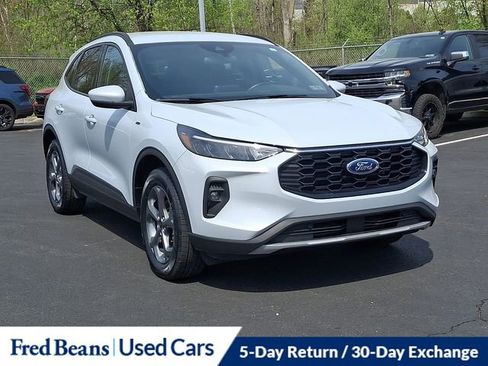 Certified 2025 Ford Escape ST-Line Select AWD/4WD image 2