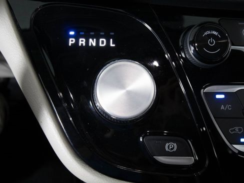 Used 2022 Chrysler Pacifica Touring-L image 28