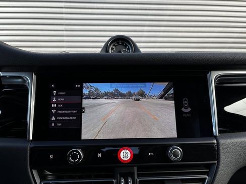 Certified 2025 Porsche Macan image 20