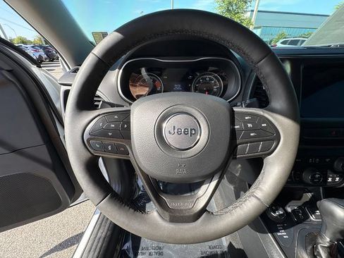 Used 2022 Jeep Cherokee Trailhawk w/ Comfort/Convenience Group AWD/4WD image 25