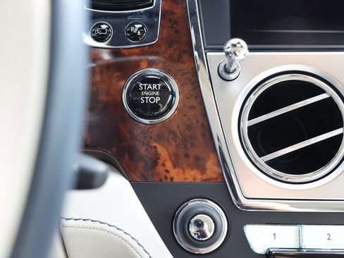 Used 2019 Rolls-Royce Dawn image 56