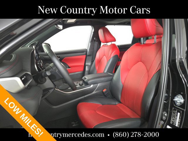 Used 2025 Toyota Highlander XSE AWD/4WD image 12