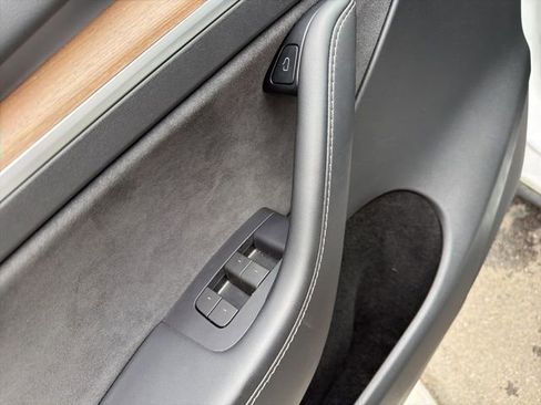 Used 2023 Tesla Model Y Long Range image 21