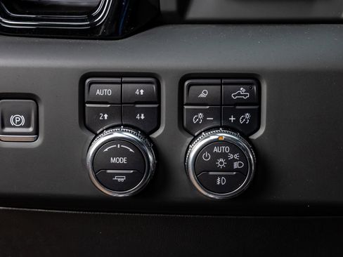 Used 2025 GMC Sierra 2500 AT4X image 21