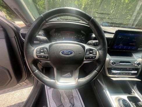 Used 2021 Ford Explorer XLT w/ Equipment Group 202A AWD/4WD image 31