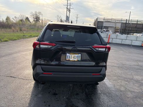 Used 2023 Toyota RAV4 XLE Premium image 6