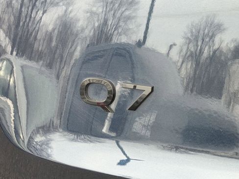 Used 2025 Audi Q7 3.0T Premium image 24