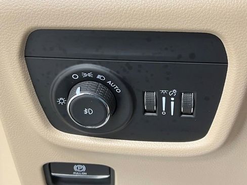 Used 2025 Jeep Grand Cherokee L Limited w/ Luxury Tech Group II AWD/4WD image 29