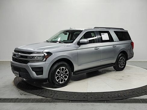 Used 2024 Ford Expedition Max XLT AWD/4WD image 3