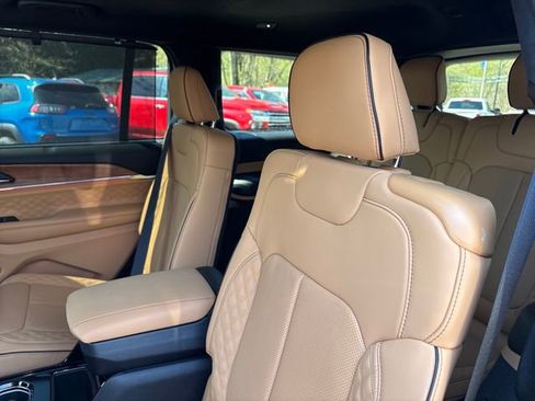 Used 2025 Jeep Grand Cherokee L Summit image 25