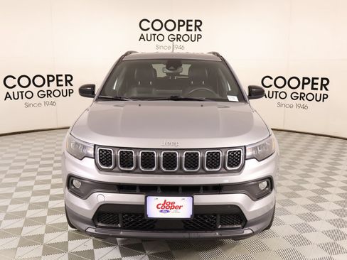 Used 2024 Jeep Compass Latitude AWD/4WD image 9