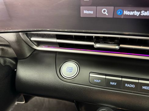 Used 2024 Hyundai Elantra SEL image 20