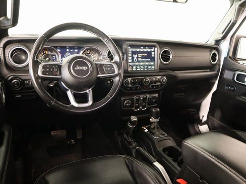 Used 2020 Jeep Gladiator Overland image 2