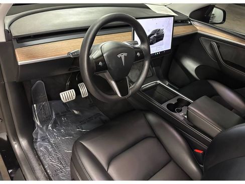 Used 2024 Tesla Model Y Performance image 18