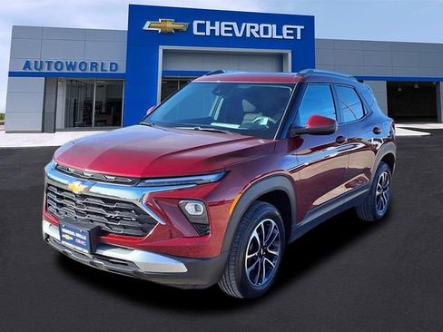 Used 2025 Chevrolet TrailBlazer LT image 3