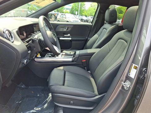 New 2025 Mercedes-Benz GLA 250 4MATIC image 13