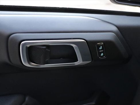 Used 2025 Ford Bronco Badlands image 17