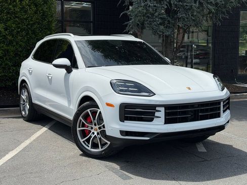 Used 2024 Porsche Cayenne S AWD/4WD image 7