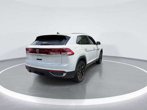 Used 2024 Volkswagen Atlas Cross Sport SE w/ Panoramic Sunroof Package FWD image 8