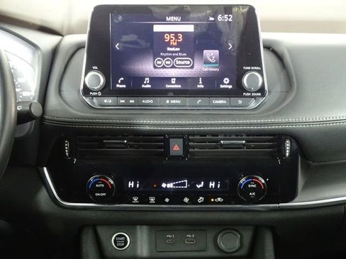 Used 2022 Nissan Rogue SV image 29