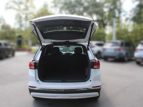 Used 2023 Chevrolet Equinox RS FWD image 9