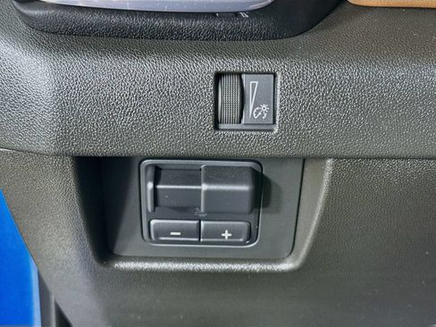 Certified 2023 GMC Canyon AT4 w/ AT4 Premium Package AWD/4WD image 12