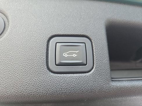 Certified 2018 Chevrolet Equinox LT FWD image 12