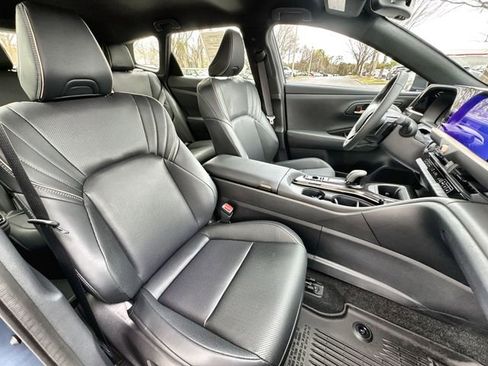 Used 2025 Toyota Crown Signia XLE image 32