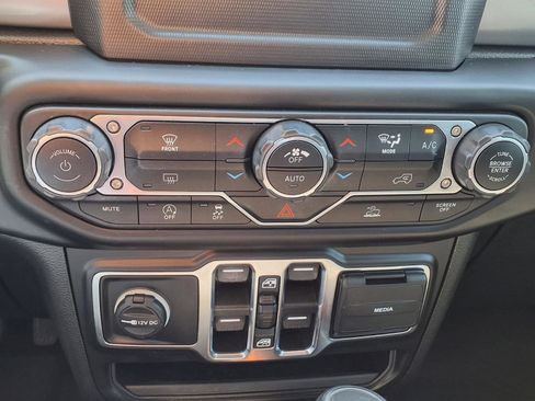 Used 2021 Jeep Gladiator Sport AWD/4WD image 23