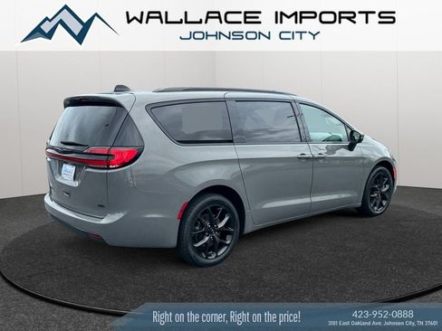 Used 2023 Chrysler Pacifica Touring-L w/ S Appearance Package AWD/4WD image 5