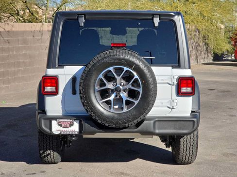Used 2026 Jeep Wrangler Unlimited Sport AWD/4WD image 7
