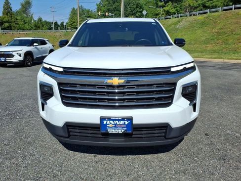 Used 2025 Chevrolet Traverse LT FWD image 8
