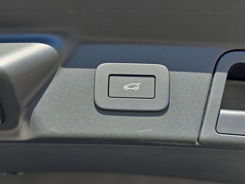 New 2026 Land Rover Range Rover Velar S image 13