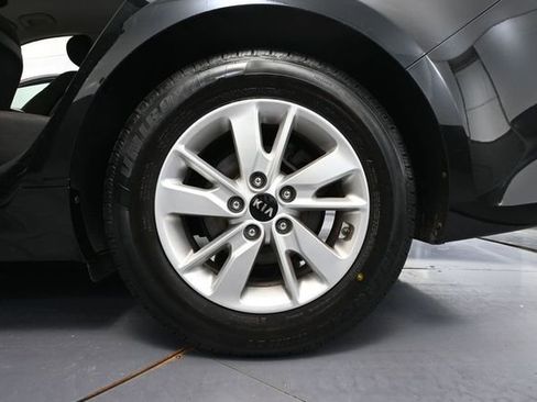 Used 2017 Kia Optima LX FWD image 11
