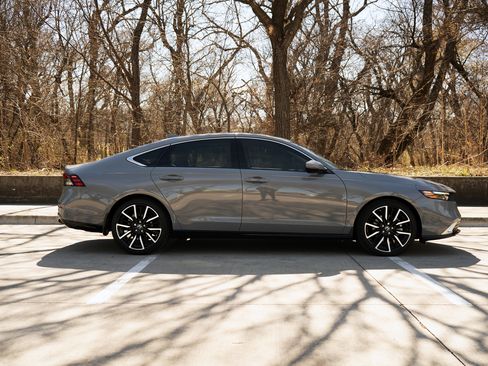 Used 2025 Honda Accord Touring image 10