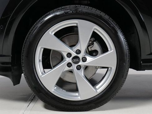 Certified 2025 Audi Q5 Premium w/ Premium Plus AWD/4WD image 33