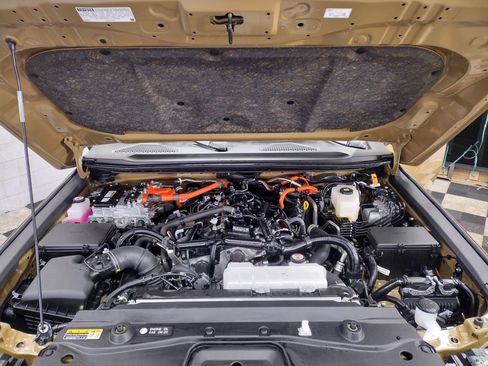 Used 2025 Toyota Land Cruiser image 8