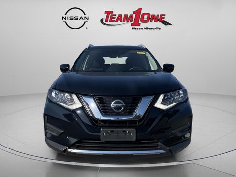 Used 2019 Nissan Rogue SV image 2