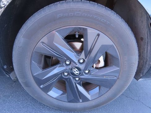 Used 2022 Hyundai Elantra SEL w/ Convenience Package FWD image 16