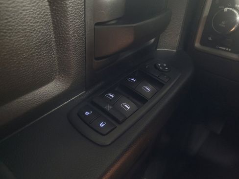 Used 2019 RAM 1500 Express RWD image 27