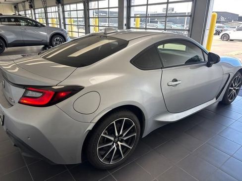 Used 2023 Toyota GR86 RWD image 9