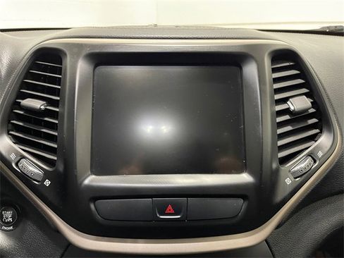 Used 2015 Jeep Cherokee Limited image 24